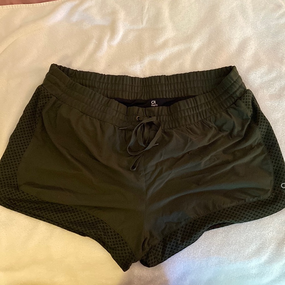 Gap fit xl green shorts